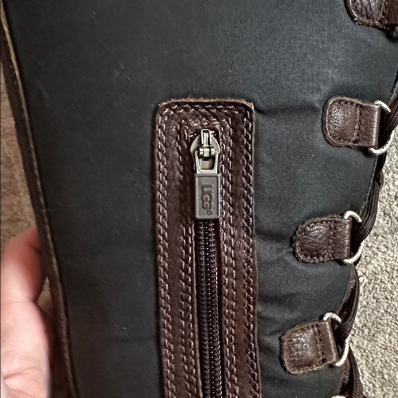 Ugg Edmonton 3223 Boots Size 9 - Picture 9 of 14